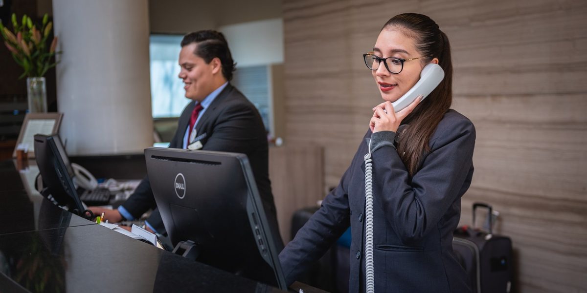 receptionists, phone call, hotel-5975962.jpg